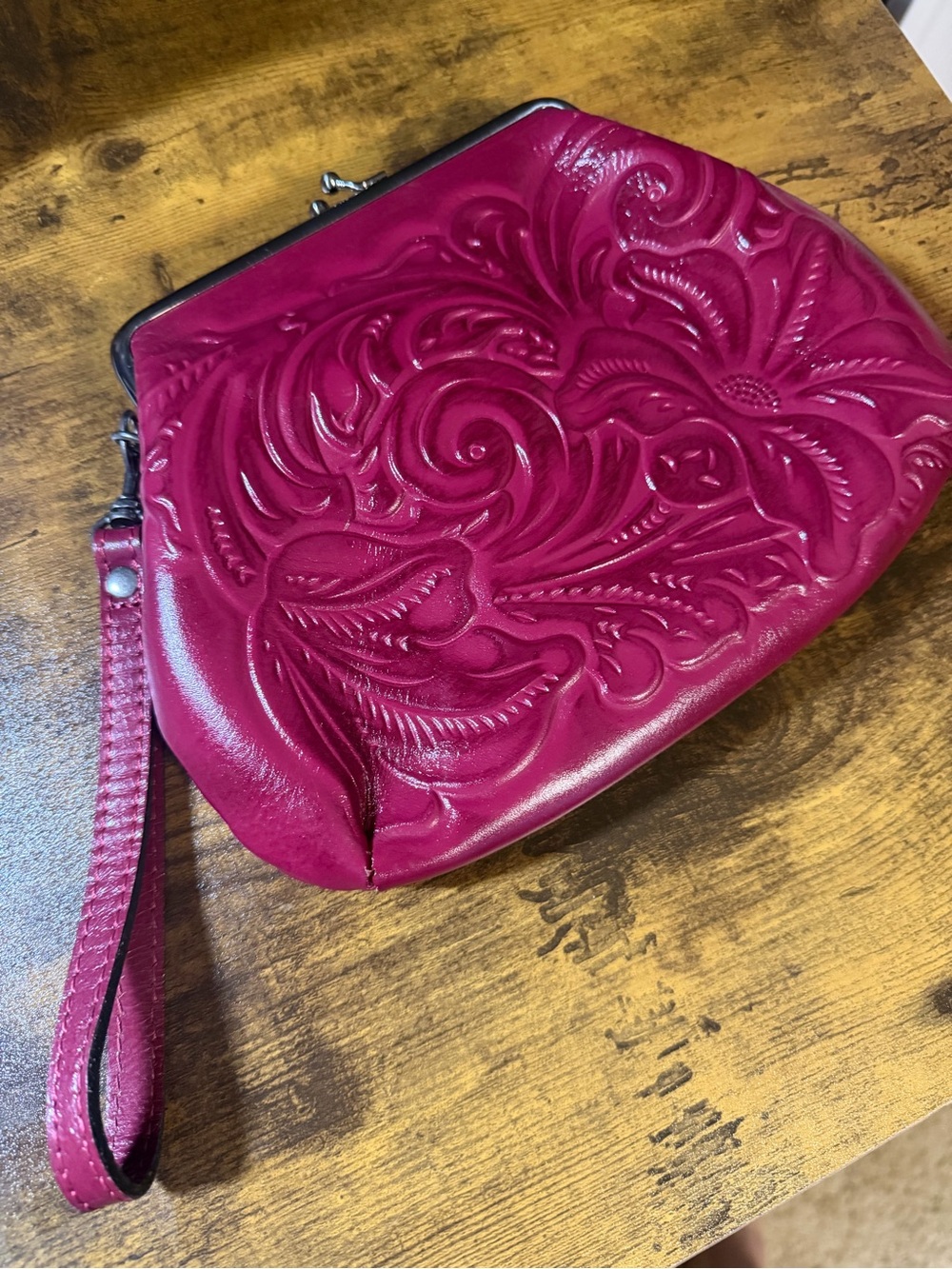 Patricia Nash Classic Embossed Leather Kiss Lock Wristlet Clutch. NO CALL OUTS - Picture 4 of 16